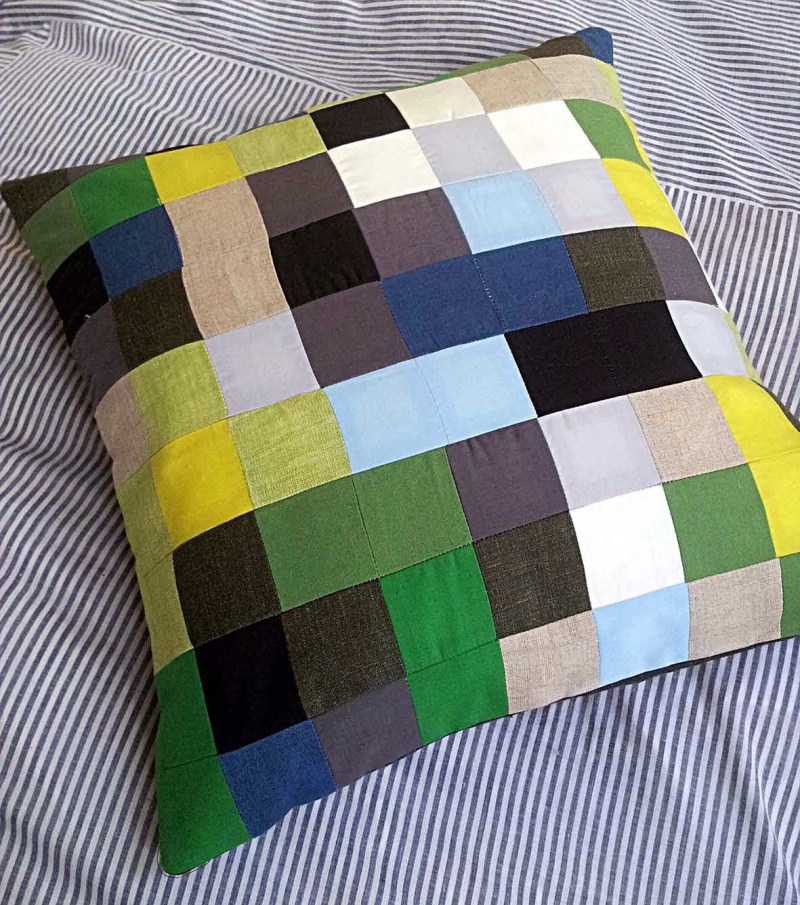 modern patchwork cushion (via thred-hed)