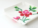 diy-perler-beads-tray-with-a-floral-motif-1