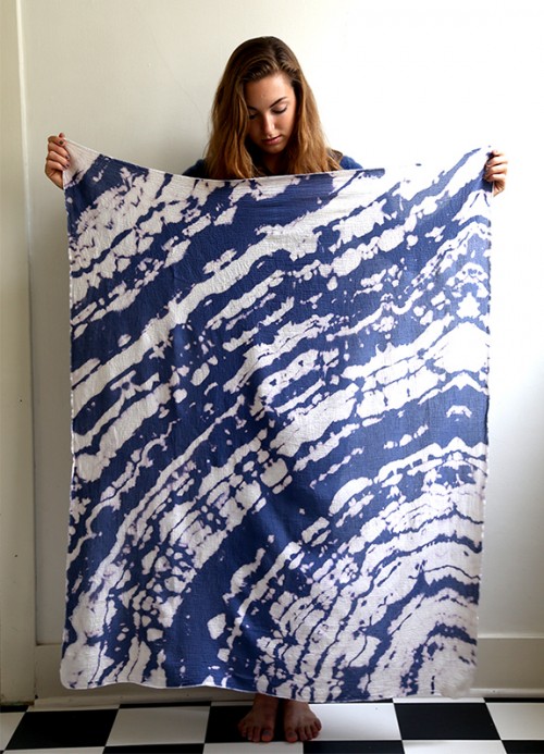 bleach tie dye blanket (via sayyes)