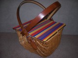 rustic picnic basket with liner