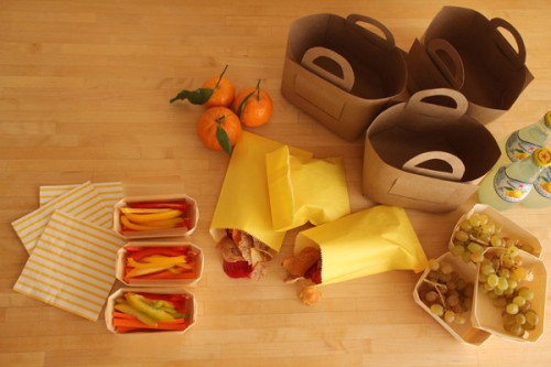 paper picnic baskets (via ohhappyday)