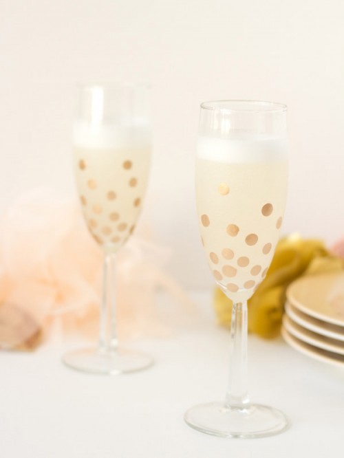 polka dot champagne glasses (via lovelyindeed)