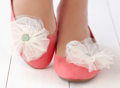 DIY Pom Pom Shoe Clips