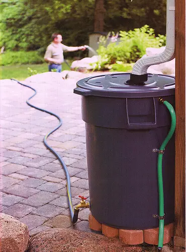 Great DIY Rain Barrel For Those Who Want To Go Green