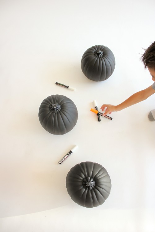 DIY Reusable Chalkboard Pumpkins For Your Kids
