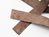 diy-shelf-of-a-wooden-board-and-a-leather-belt-5