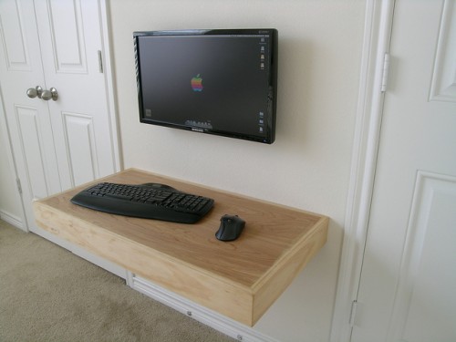 DIY Simple And Cute Floating Desk