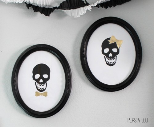 Halloween skull frames (via persialou)