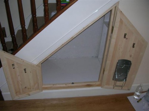 under stairs storage (via instructables)