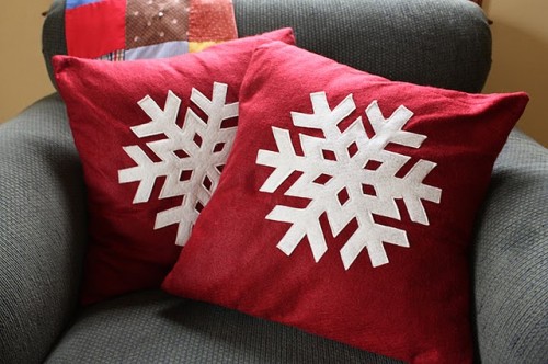 DIY Snowflakes Pillows As Christmas Decorations