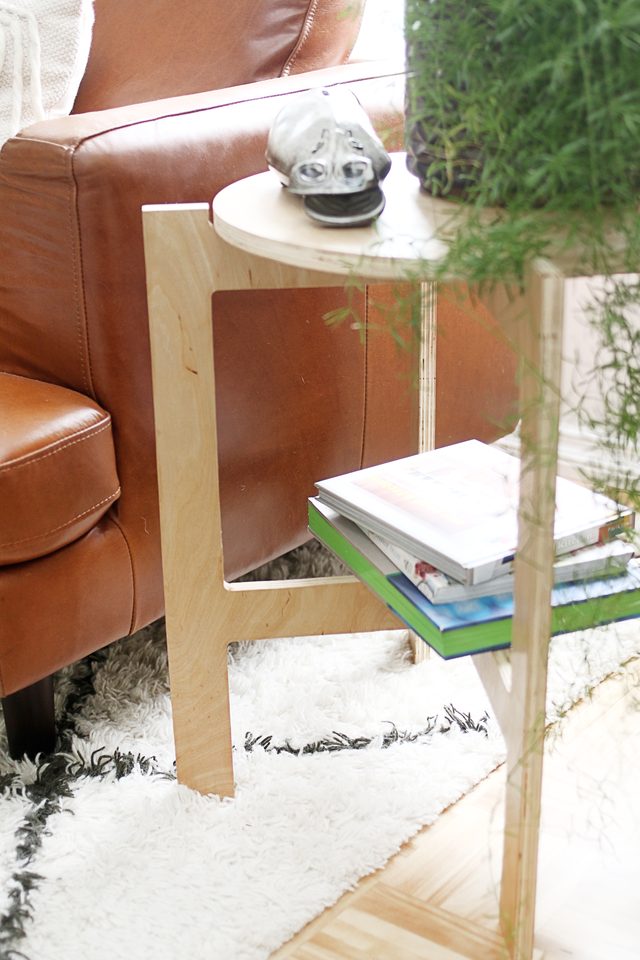 Picture Of diy space saving folding side table  7