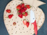 diy-strawberry-shaped-cutting-board-1