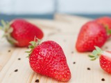 diy-strawberry-shaped-cutting-board-2