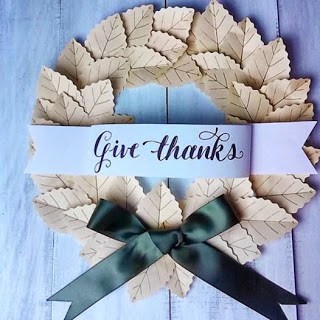 paper leaf Thanksgiving wreath (via stjudescreations)