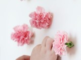 diy-valentines-day-fresh-flower-wall-hanging-3