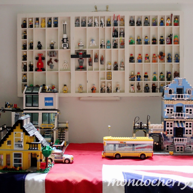 DIY Wall-Mount Lego Storage From Printer Trays (via mondocherry)
