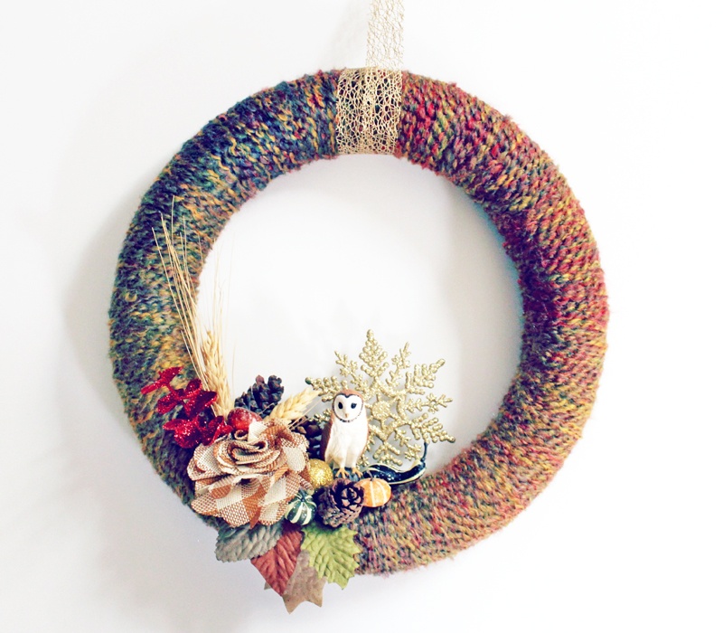 fall yarn wreath (via babbledabbledo)