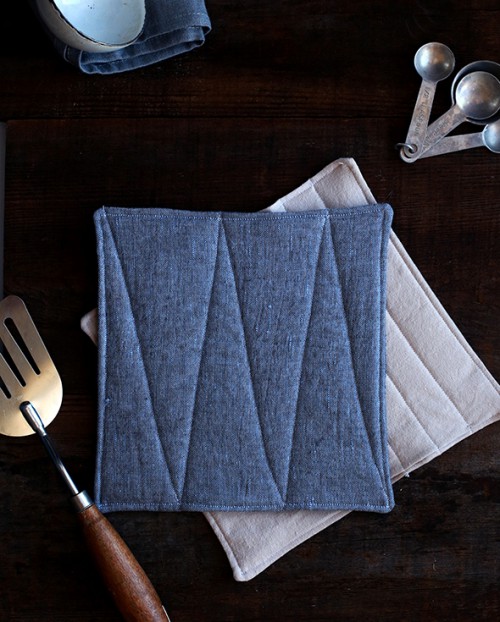 Easy And Cool DIY Linen Potholders