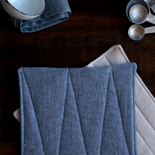 Easy And Cool DIY Linen Potholders
