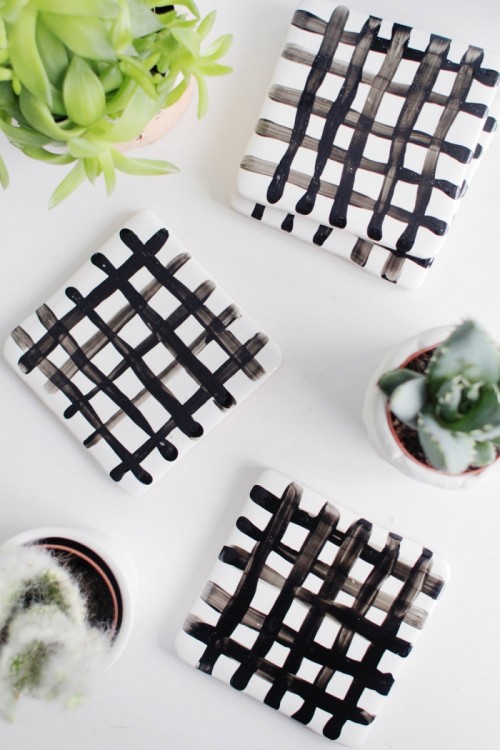 Easy DIY Crisscross Coasters From Tiles