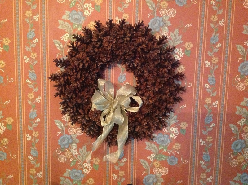 pinecone wreath without gluing or wiring (via 3houses)