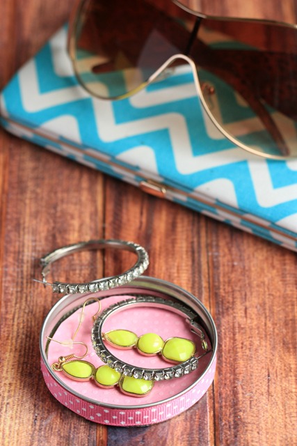 Picture Of easy diy mason jar lid jewelry dish  2