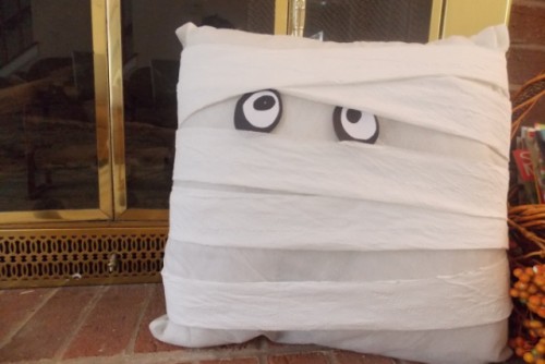 Easy Diy Mummy Pillow For Halloween
