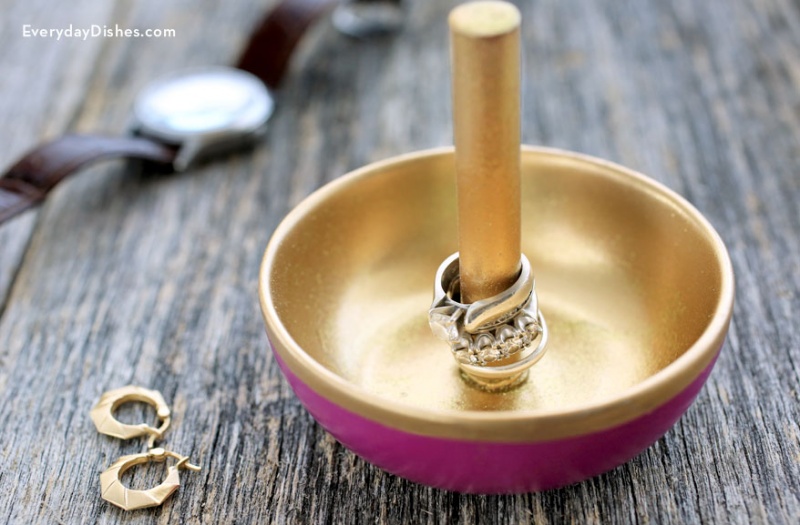 Picture Of easy diy ring dish with a holder  1