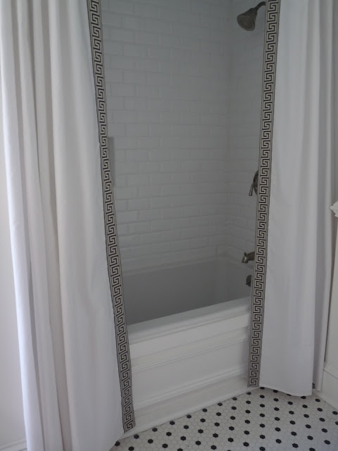 shower curtain with cute rims (via hazardousdesign)