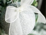 easy-diy-sparkling-glitter-christmas-ornaments-2