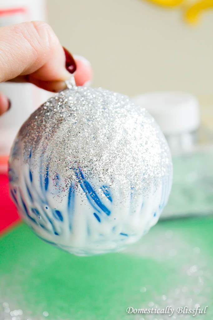 Picture Of easy diy sparkling glitter christmas ornaments  4