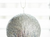 easy-diy-sparkling-glitter-christmas-ornaments-5