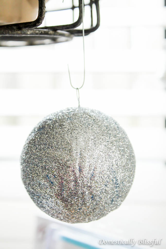 Picture Of easy diy sparkling glitter christmas ornaments  5