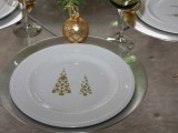 Christmas tree-patterned plates