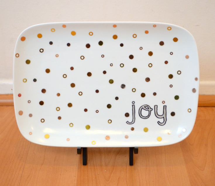 joy Christmas plate  (via oneartsymama)