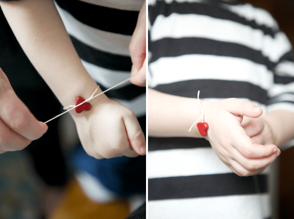 simple DIY heart bracelet (via ohhappyday)
