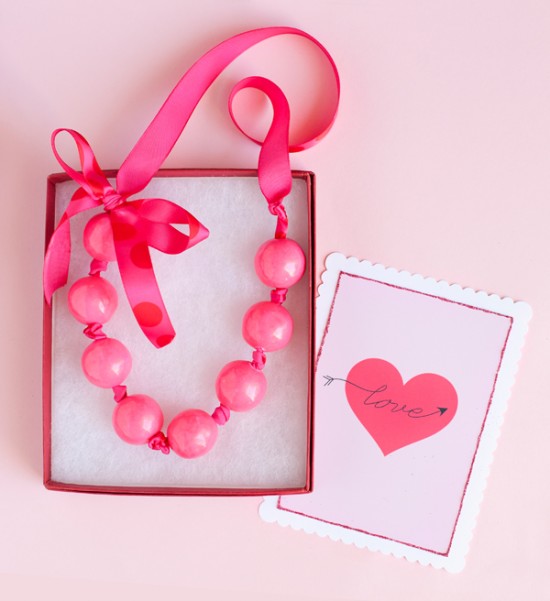 valentine gumball necklace (via onecharmingparty)