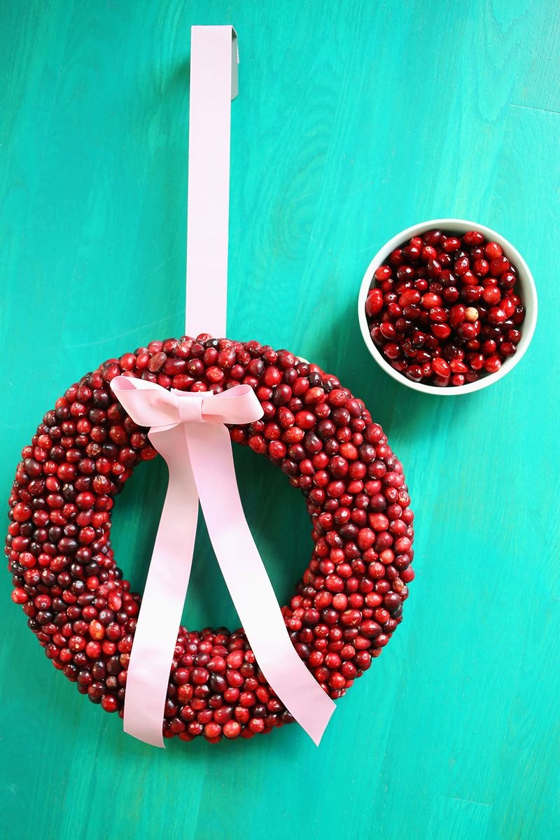 cranberry wreath (via abeautifulmess)