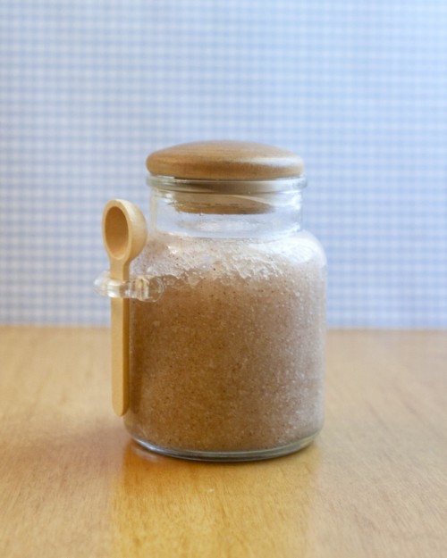 homemade salt scrub (via )
