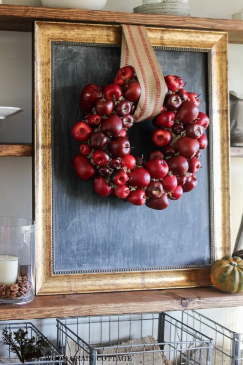 red apples wreath (via thewoodgraincottage)