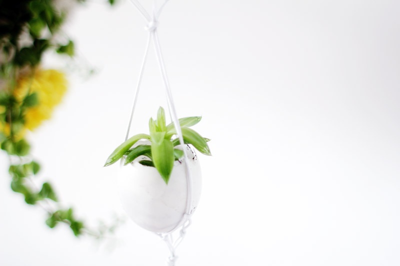 simple hanging Easter planter