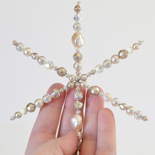 elegant beaded snowflake (via dreamalittlebigger)