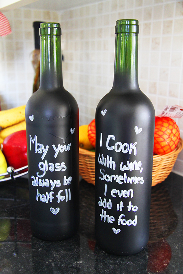 chalkboard bottles (via bespoke-bride)