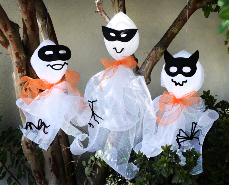 Haloween Ghosts Made With Deco Mesh
