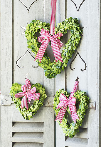 10 Heart-Shaped Christmas Decorations