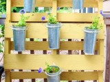 Cute DIY Vertical Garden Of A Wood Pallet