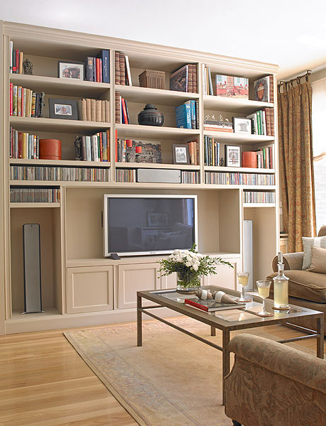 a neutral bookcase with a built-in TV unit is a good idea to rock in a modern space