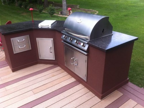 outdoor kitchen with concrete countertops (via instructables)