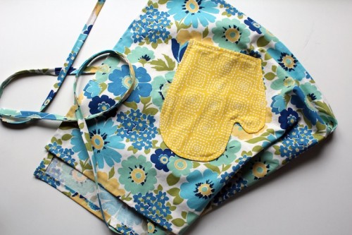 How To Make An Apron With A Mitten Pocket