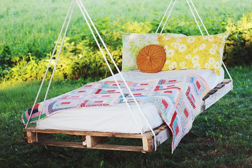 How To Make An Outdoor Pallet Swing Bed